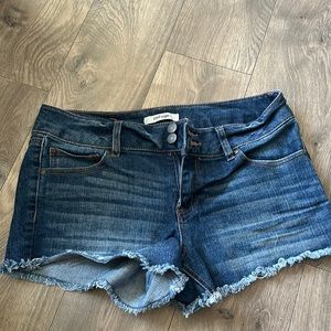 Refuge distressed jean shorts size 8